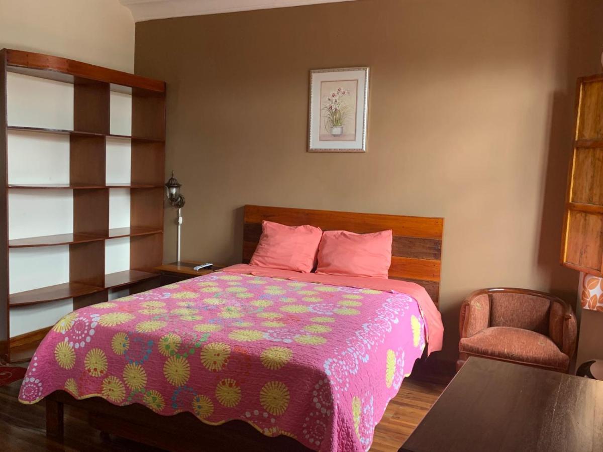 Hostel Santa Canela กูเอ็งกา ภายนอก รูปภาพ