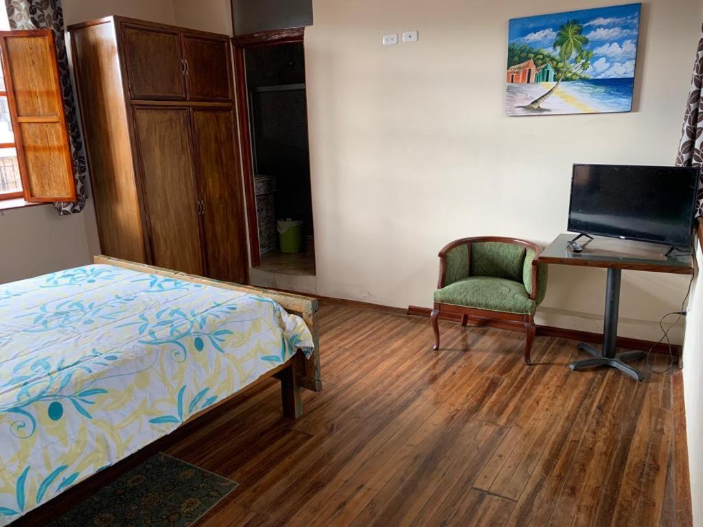 Hostel Santa Canela กูเอ็งกา ภายนอก รูปภาพ